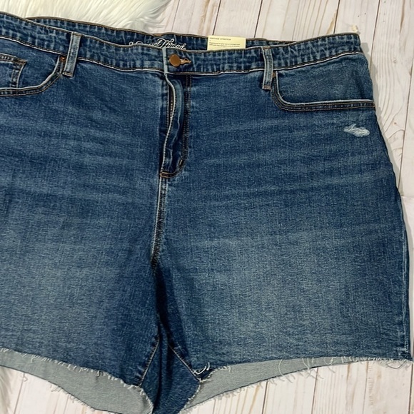 Universal Thread Boyfriend Shorts Size 26W NWT - Picture 3 of 12